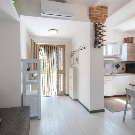 Dom wakacyjny Beautiful In With House A Panoramic View Arcevia