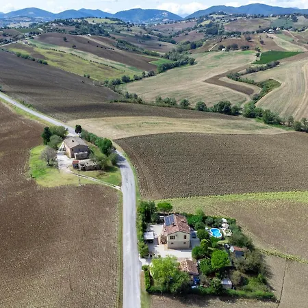 Dom wakacyjny Beautiful In With House A Panoramic View Arcevia